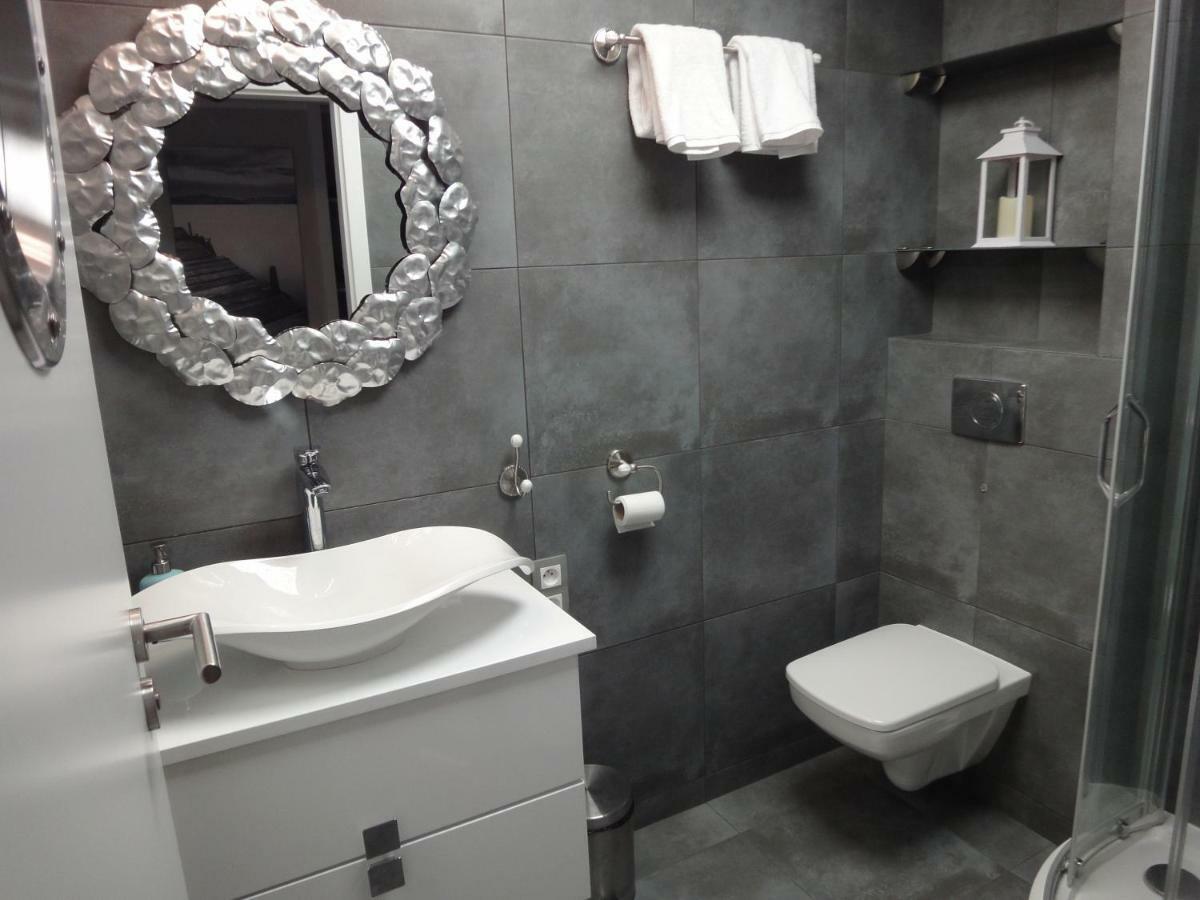 617 W Polonia Apartmán *