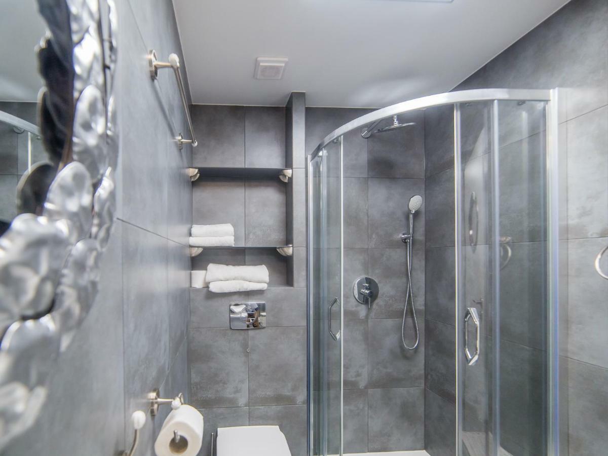 617 W Polonia * Kolobřeh